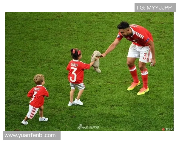 足球明星球星携手萌娃共度欢乐时光展现亲子生活的温馨瞬间 足球明星球星携手萌娃共度欢乐时光展现亲子生活的温馨瞬间